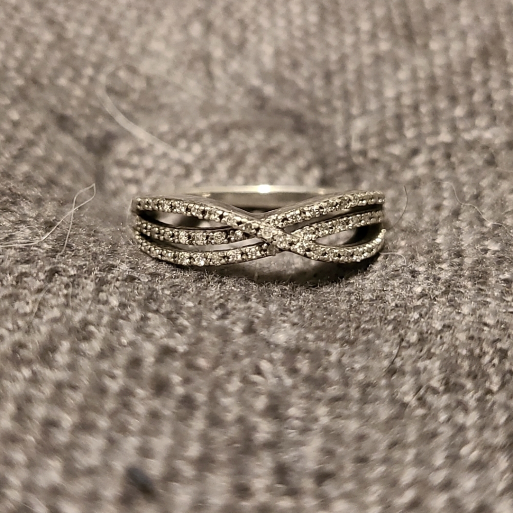 Ring - Picture 2 of 3